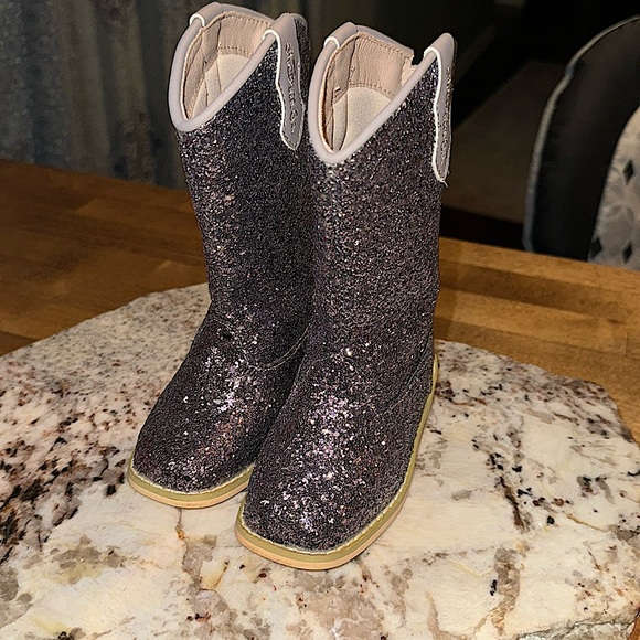 A Bear Co. Purple silver Cowgirl toddler size 6 - Picture 1 of 5